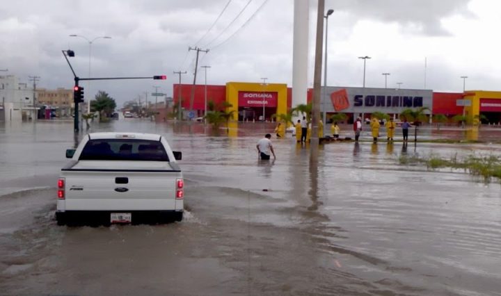 Estudio de riesgos de inundaciones en zonas urbanas de la repúblicaProblemas por inundaciones en Chetumal, Quintana Roo, generadas por la onda tropical No. 11, el 16 de agosto del 2012.